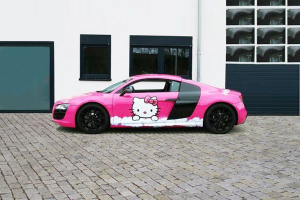 Rosa Audi R8 im Hello Kitty Look