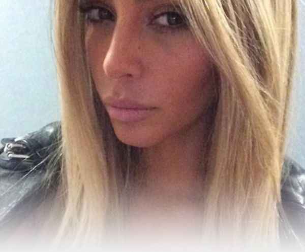 Promiluder Kim Kardashian macht Selfie